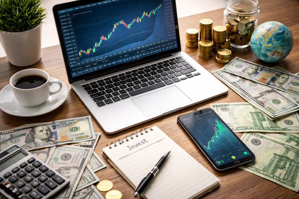 Інвестиції для українців у 2025 році: робоче місце інвестора з графіками, доларами та євро