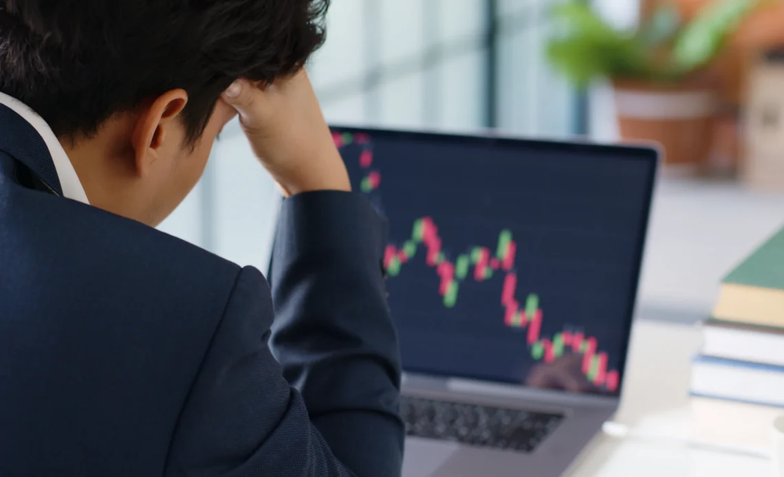 Помилки інвестора новачка падіння ринку та емоційні рішення